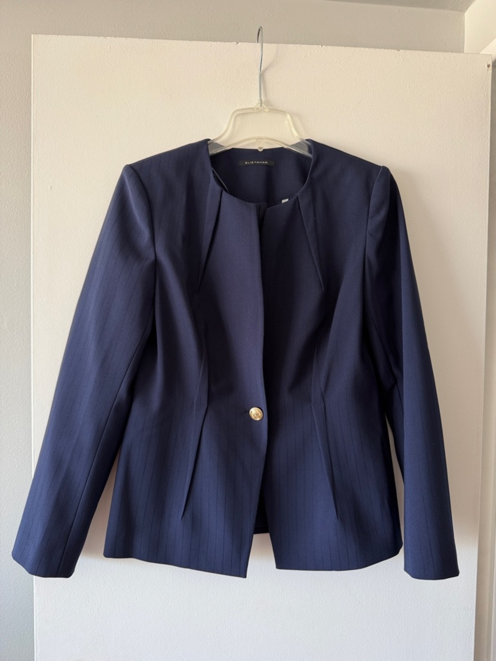 Navy Scoop Neck Pleated Blazer Jacket Elie Tahari Size 10 with gold button NWT